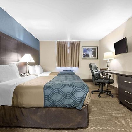 Econo Lodge Sudbury Bagian luar foto