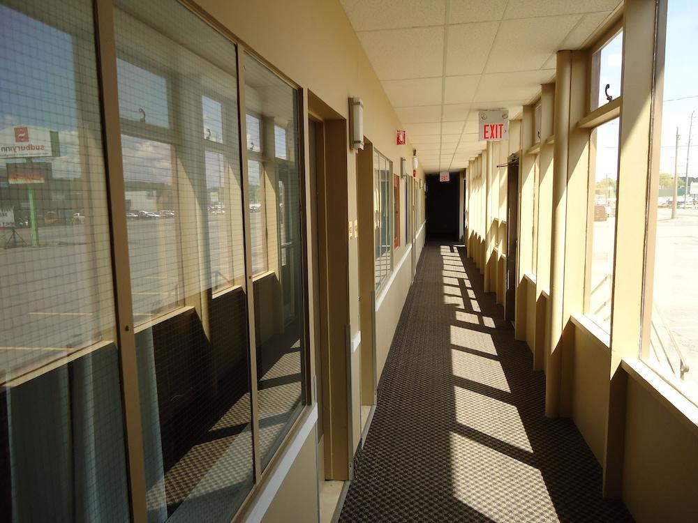 Econo Lodge Sudbury Bagian luar foto