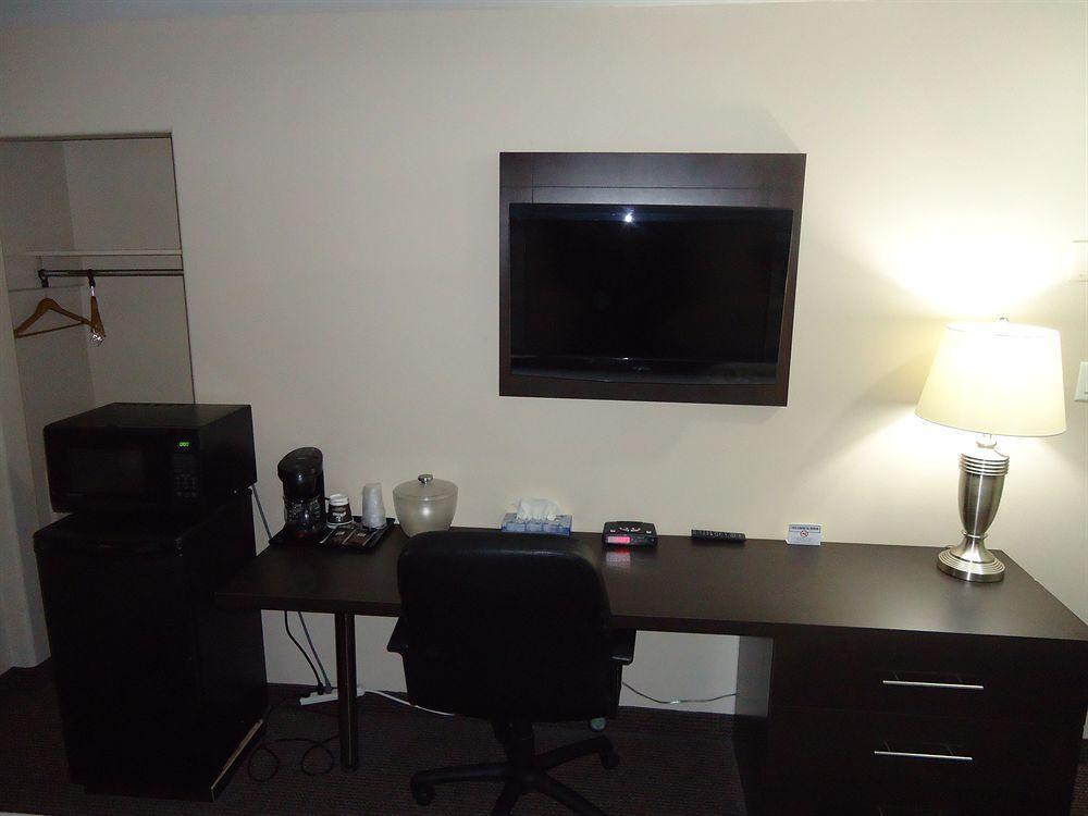Econo Lodge Sudbury Bagian luar foto