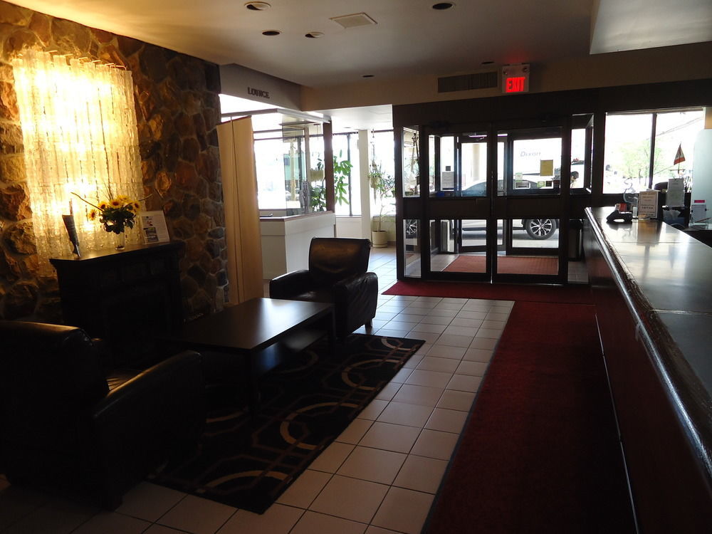 Econo Lodge Sudbury Bagian luar foto