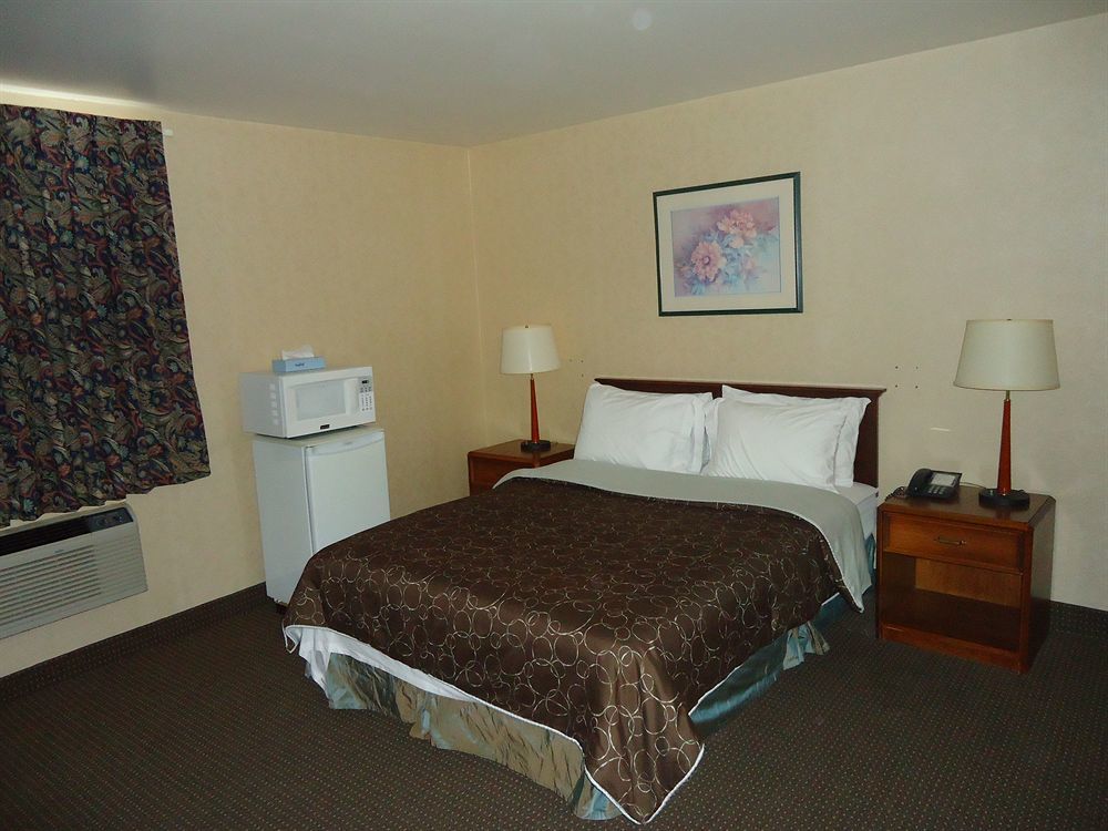 Econo Lodge Sudbury Bagian luar foto