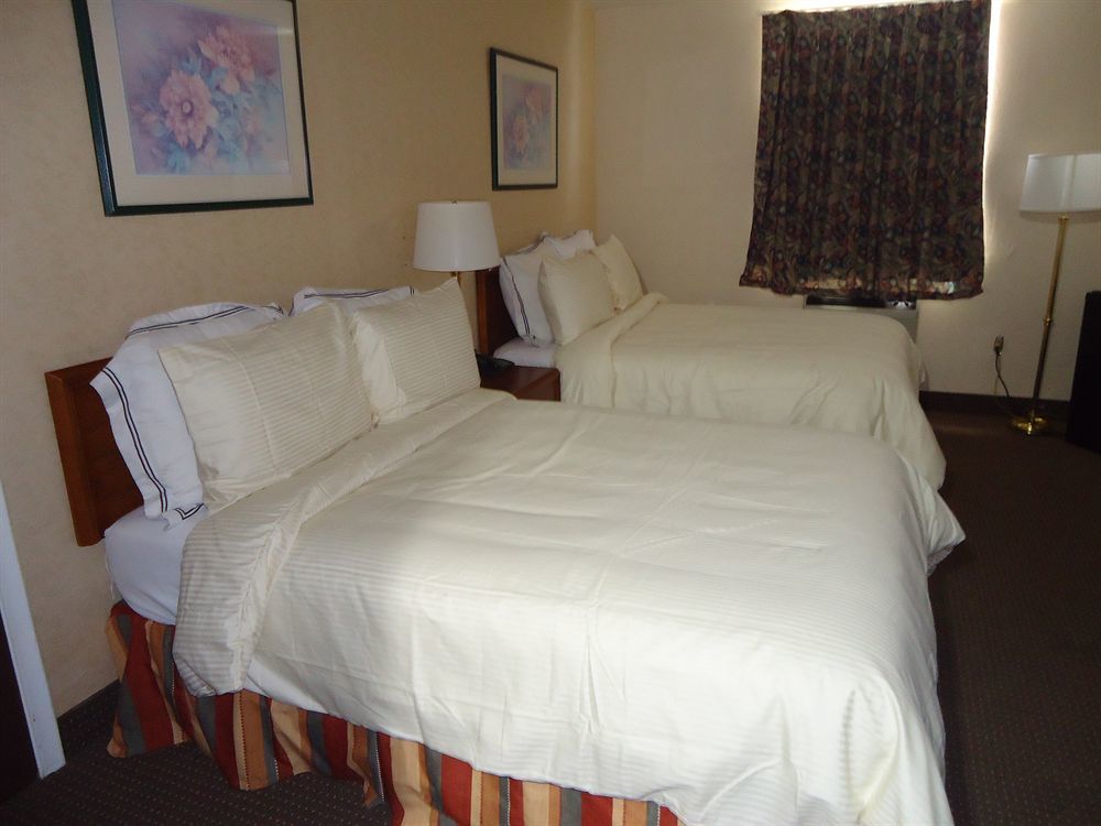 Econo Lodge Sudbury Bagian luar foto