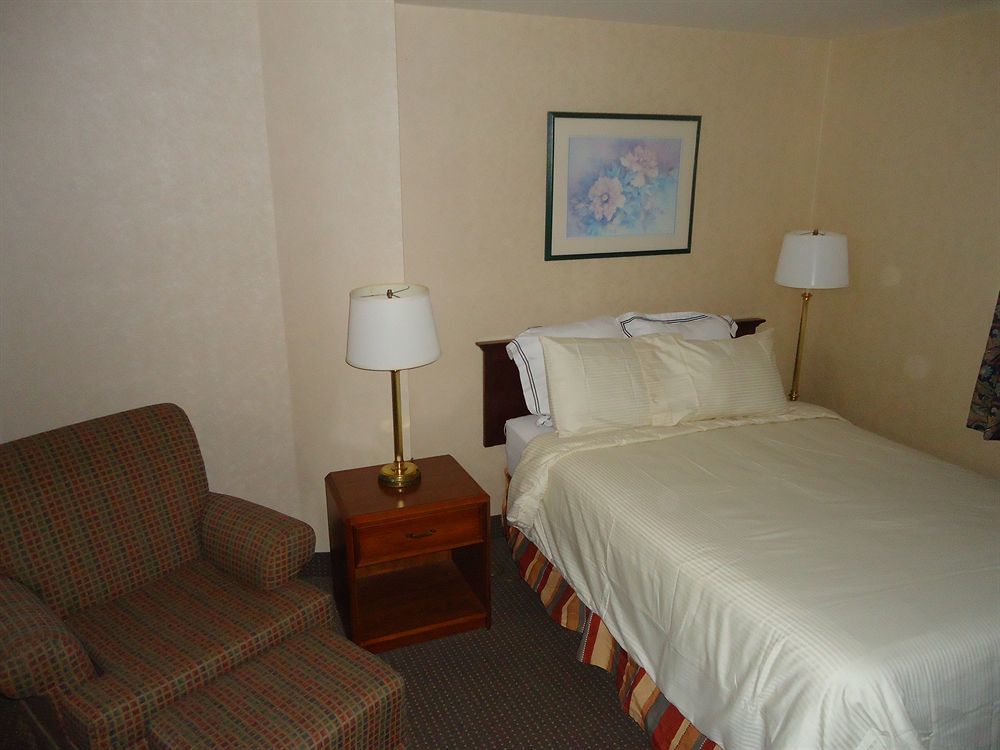 Econo Lodge Sudbury Bagian luar foto