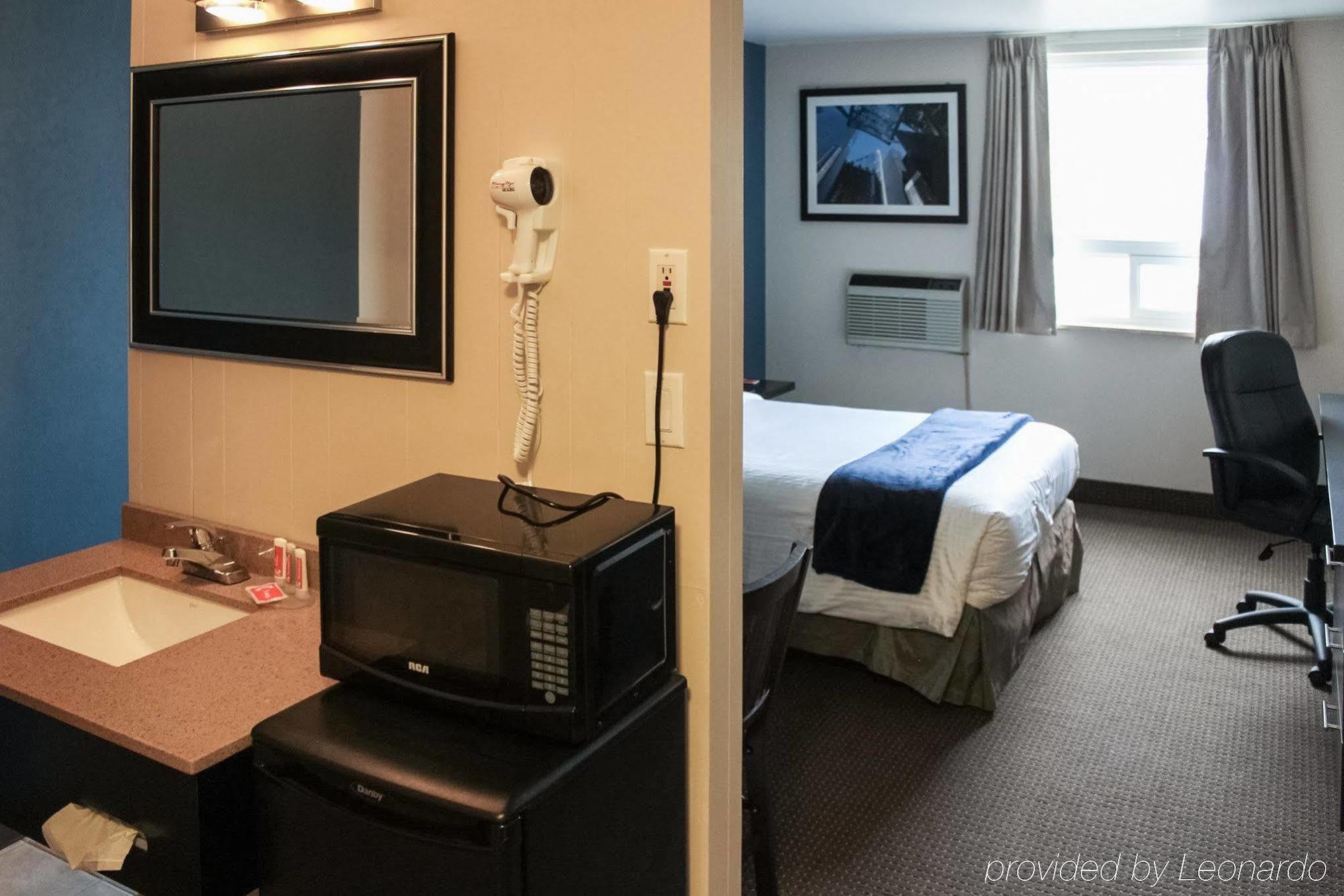 Econo Lodge Sudbury Bagian luar foto
