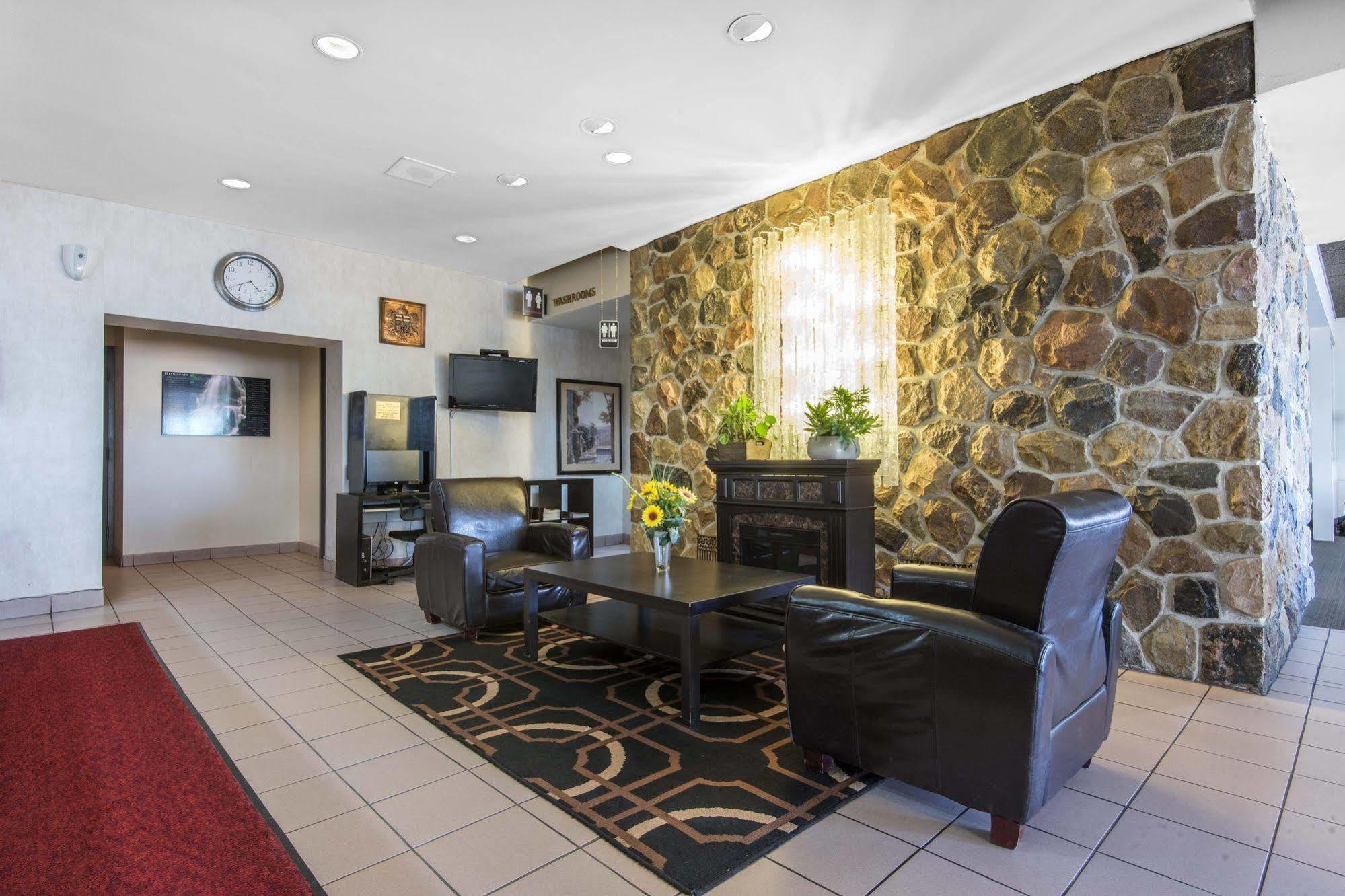Econo Lodge Sudbury Bagian luar foto