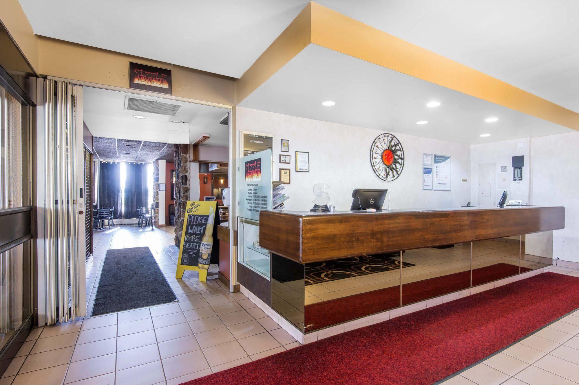Econo Lodge Sudbury Bagian luar foto