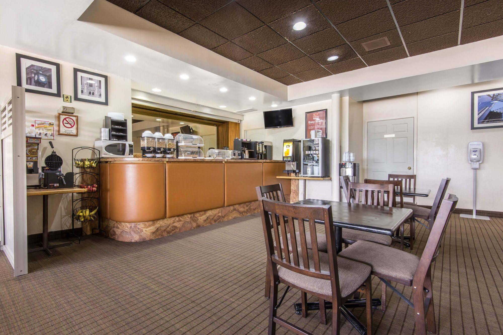 Econo Lodge Sudbury Bagian luar foto