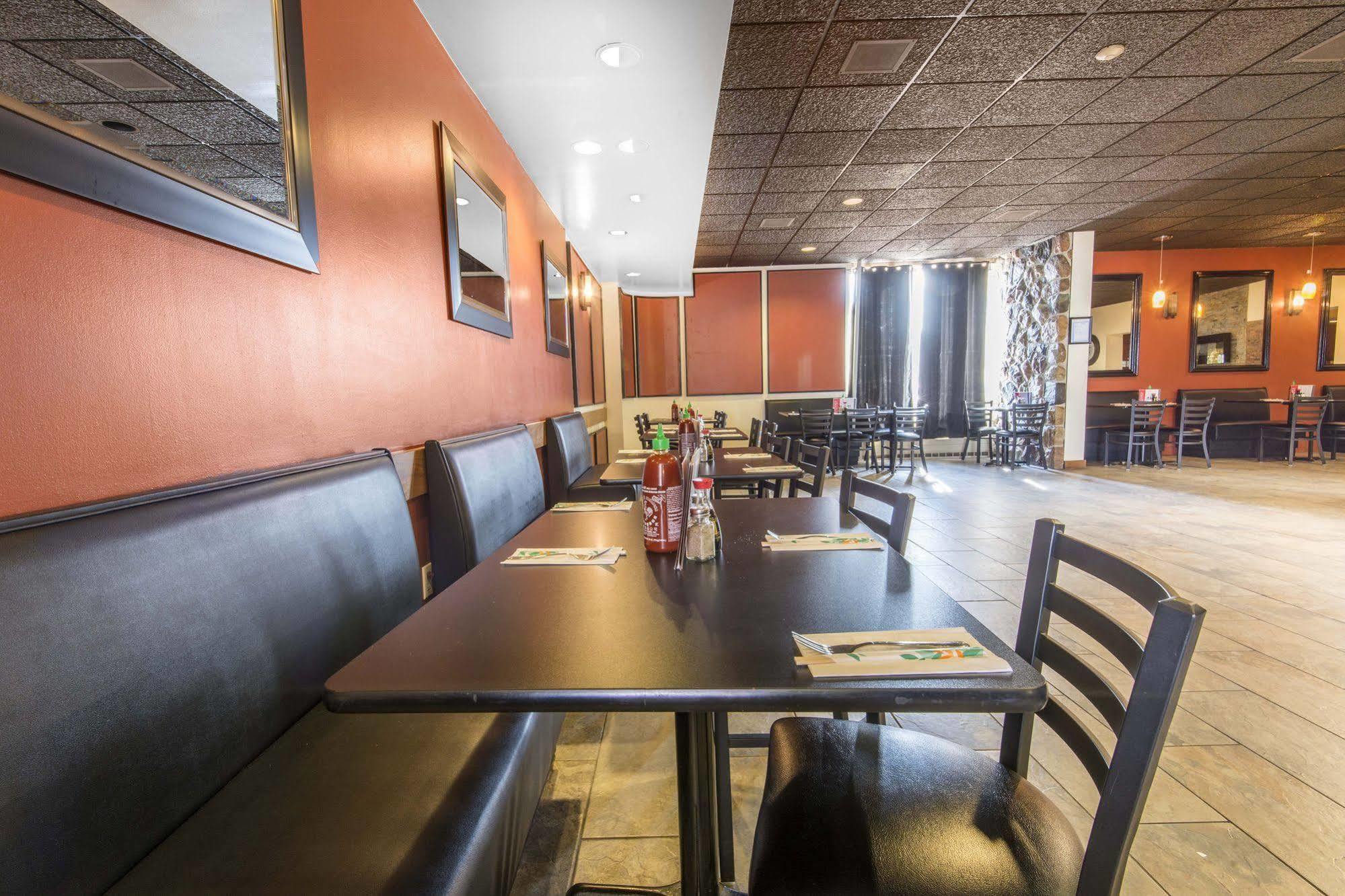 Econo Lodge Sudbury Bagian luar foto