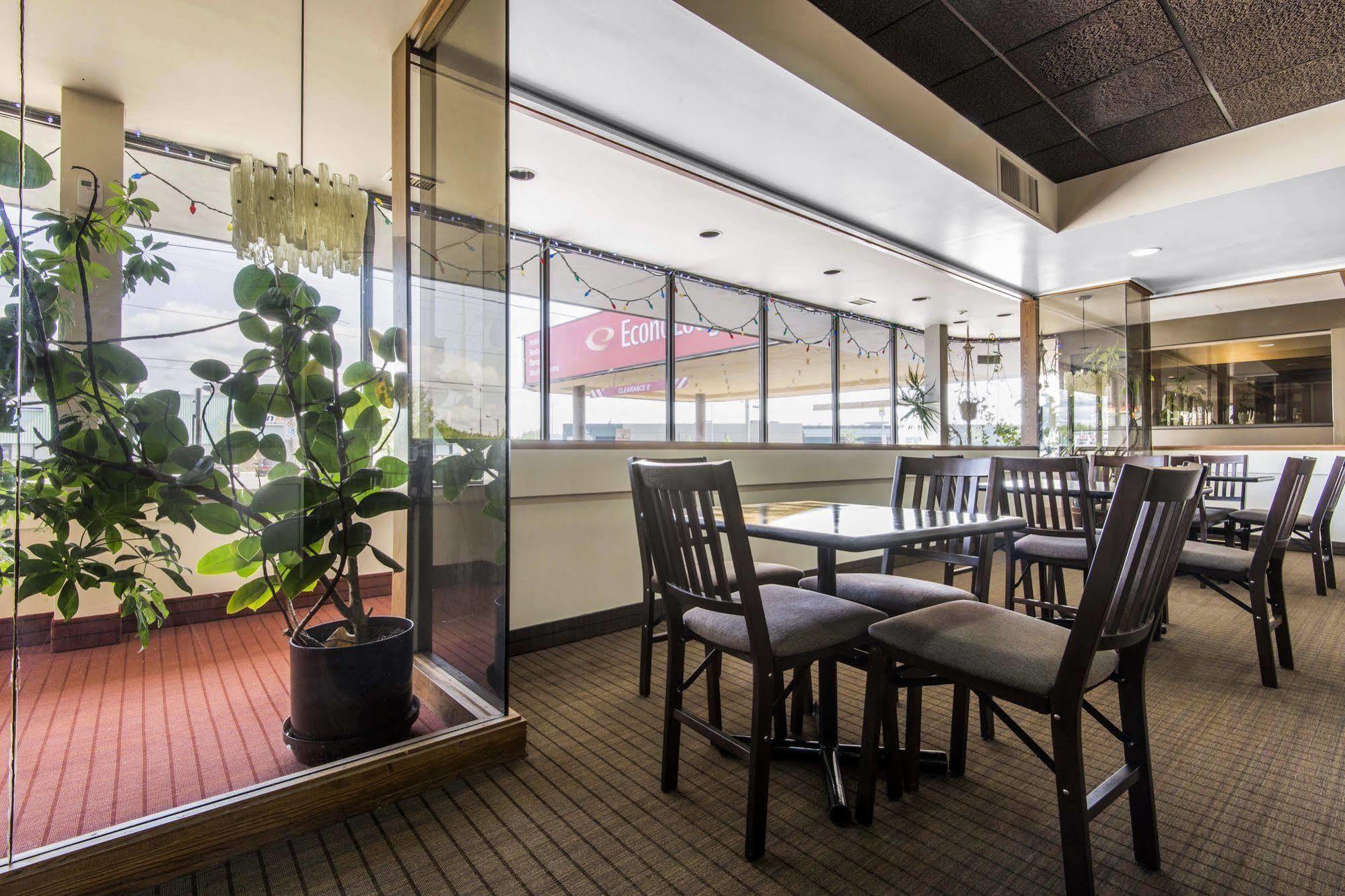 Econo Lodge Sudbury Bagian luar foto