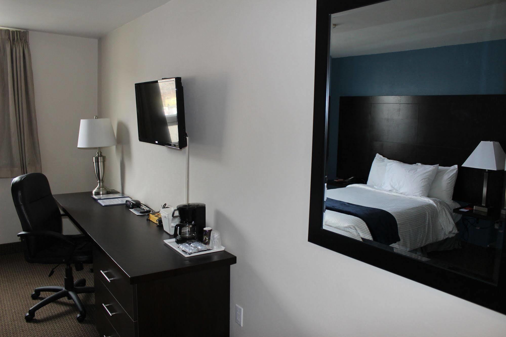 Econo Lodge Sudbury Bagian luar foto