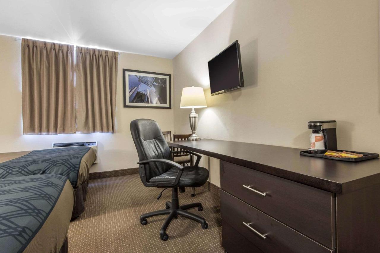 Econo Lodge Sudbury Bagian luar foto
