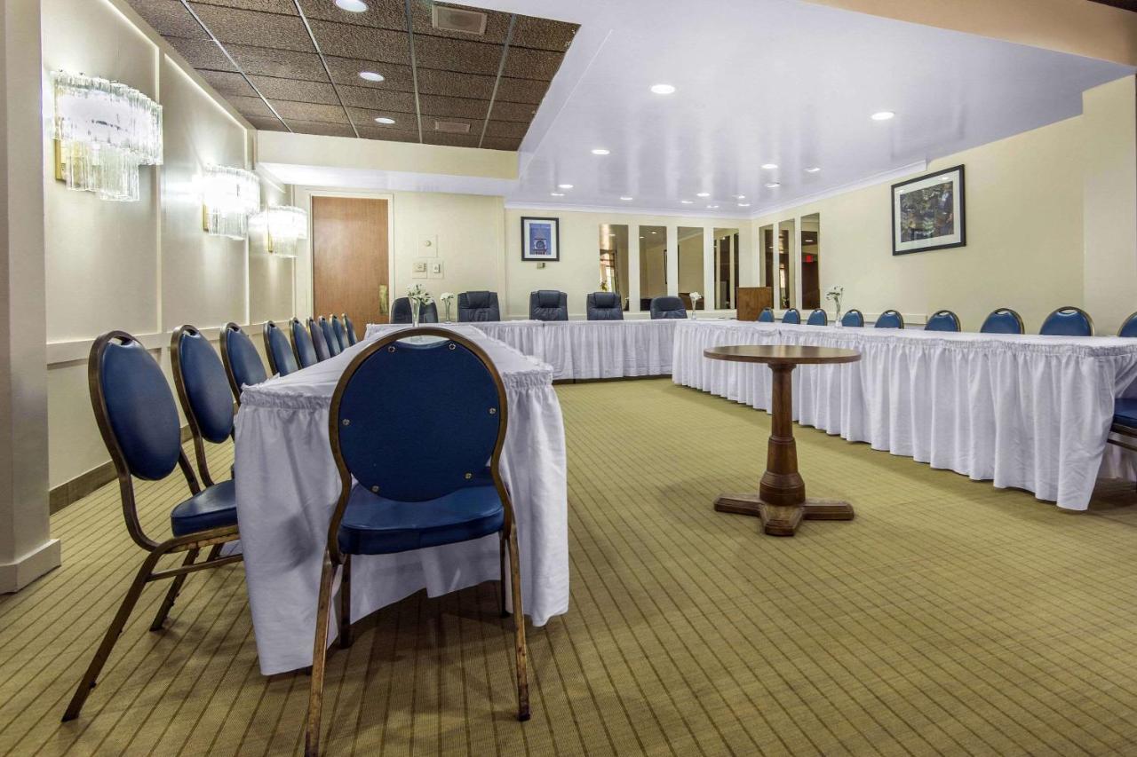 Econo Lodge Sudbury Bagian luar foto