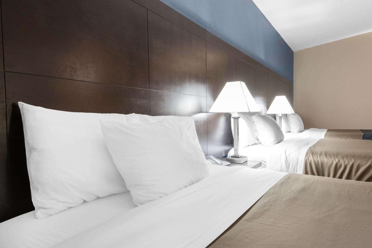 Econo Lodge Sudbury Bagian luar foto