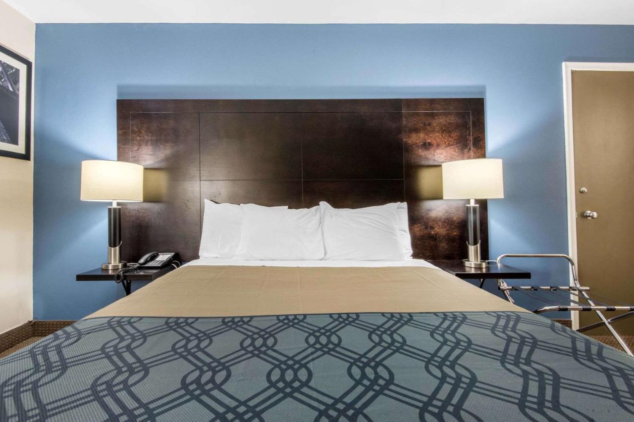 Econo Lodge Sudbury Bagian luar foto