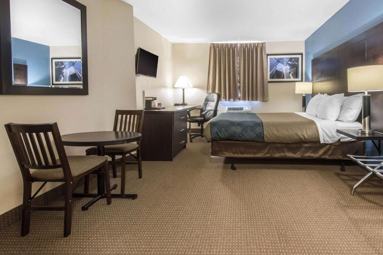 Econo Lodge Sudbury Bagian luar foto
